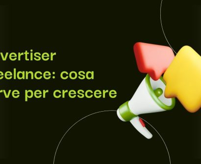 Grafica editoriale con megafono 3D bianco e verde da cui escono fumetti colorati rosso e giallo, rappresenta la comunicazione pubblicitaria per l'articolo su come crescere come advertiser freelance